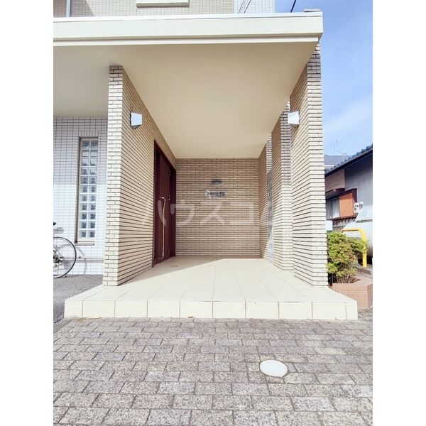 16/22 エントランス