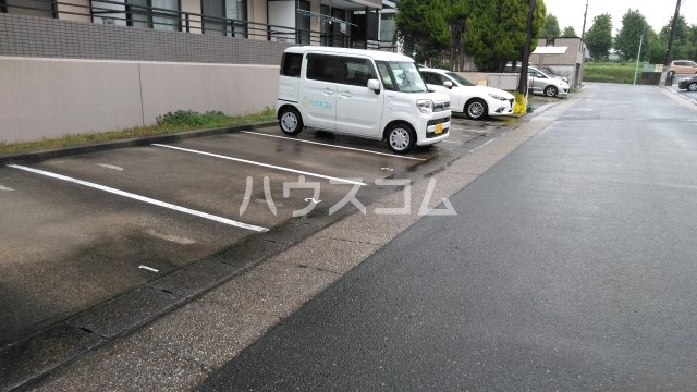 18/22 駐車場