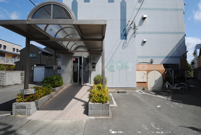 21/28 エントランス