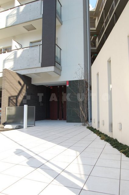 21/30 エントランス