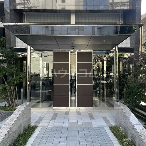 27/30 エントランス