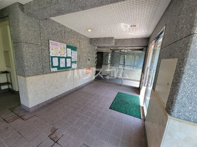 13/23 エントランス