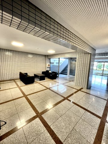 27/30 エントランス