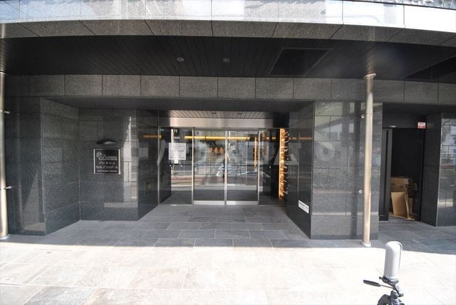 27/30 エントランス