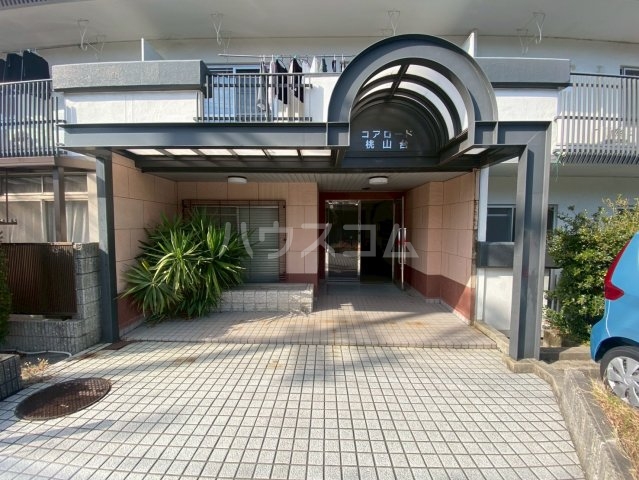 18/25 エントランス