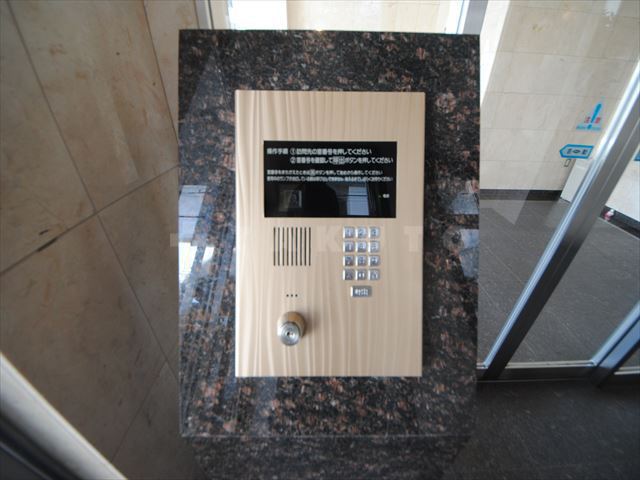 23/30 エントランス