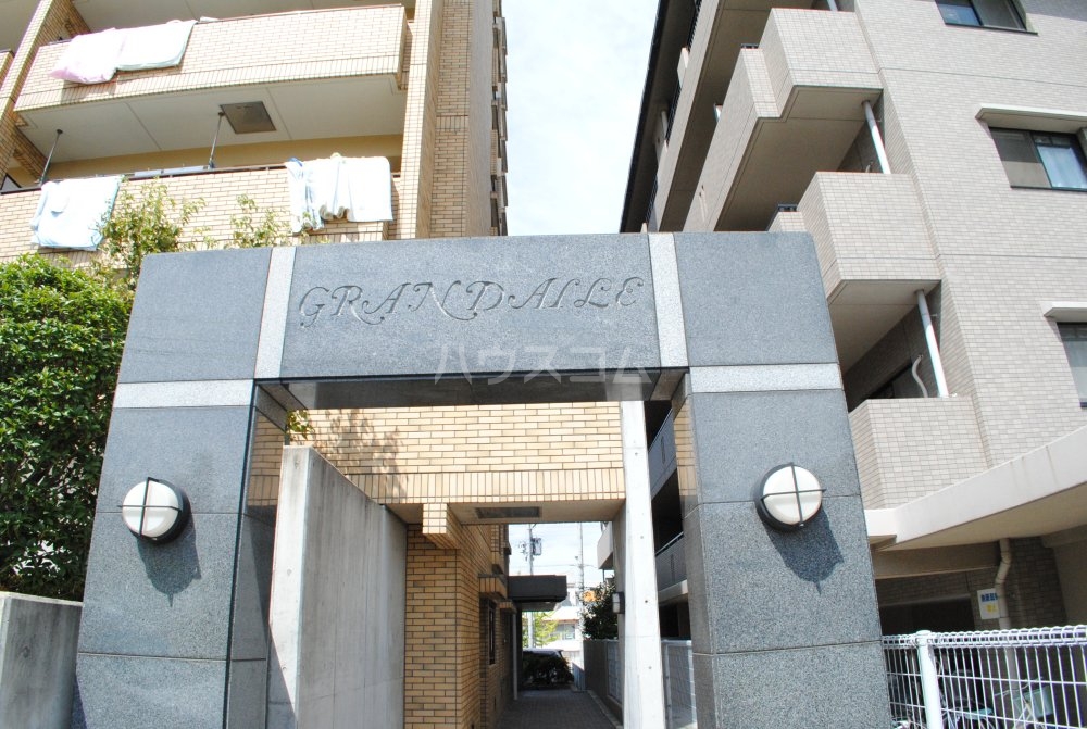 18/22 エントランス