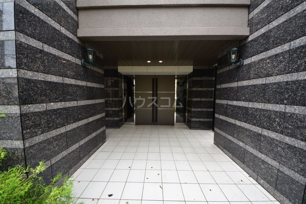 16/19 エントランス