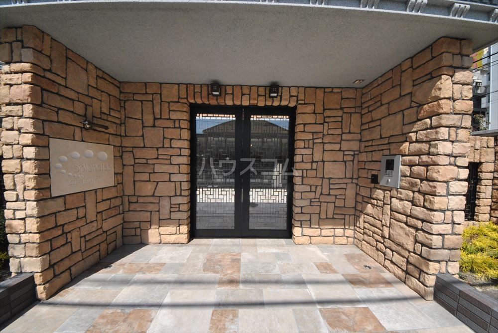 22/30 エントランス