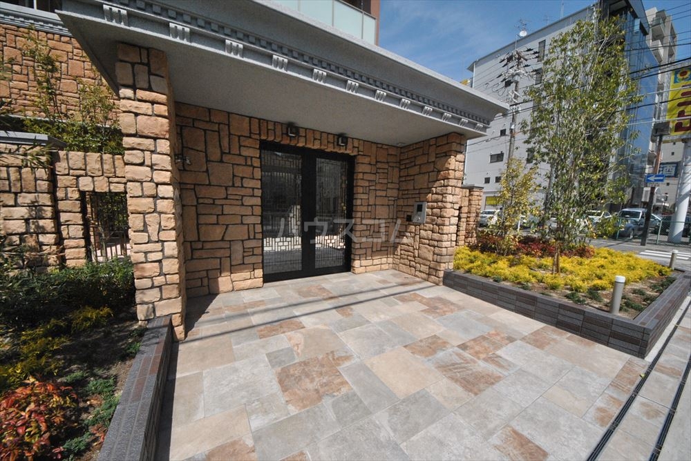 21/30 エントランス