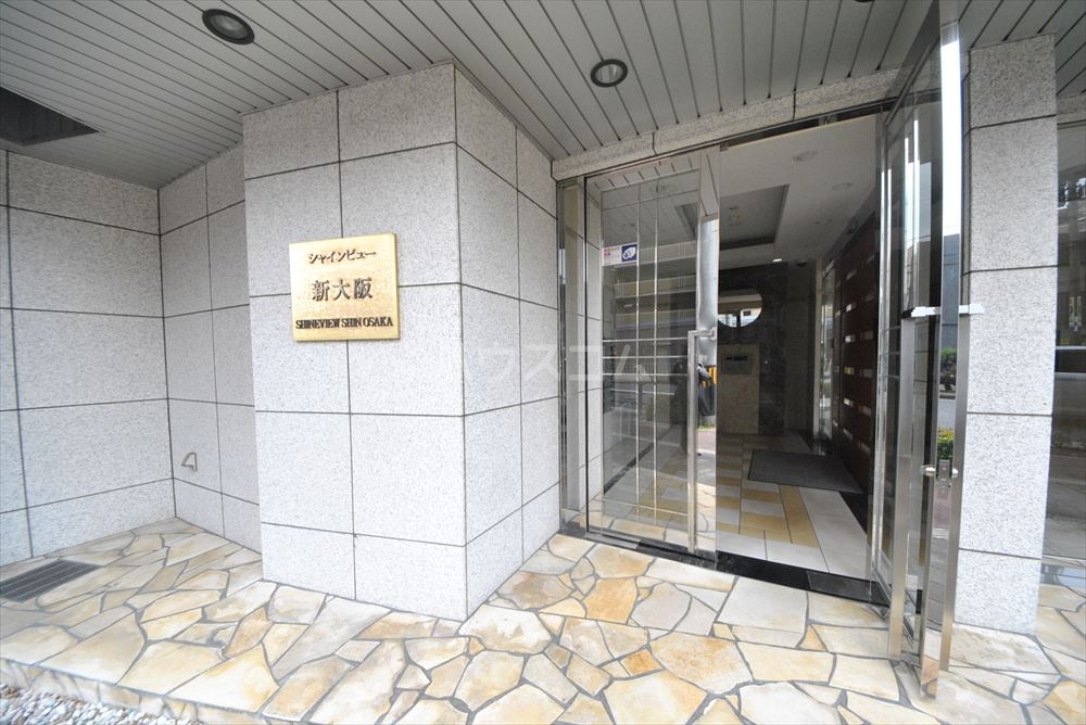 23/30 エントランス