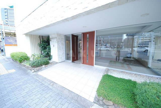 23/30 エントランス