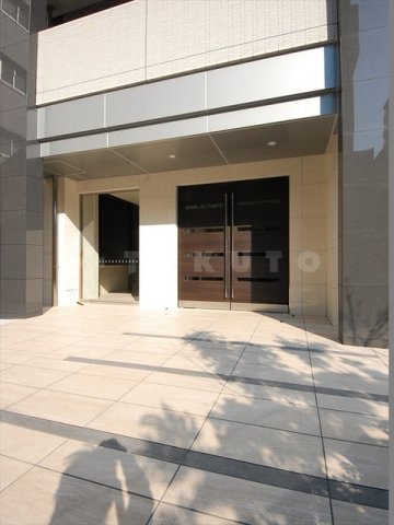 24/30 エントランス