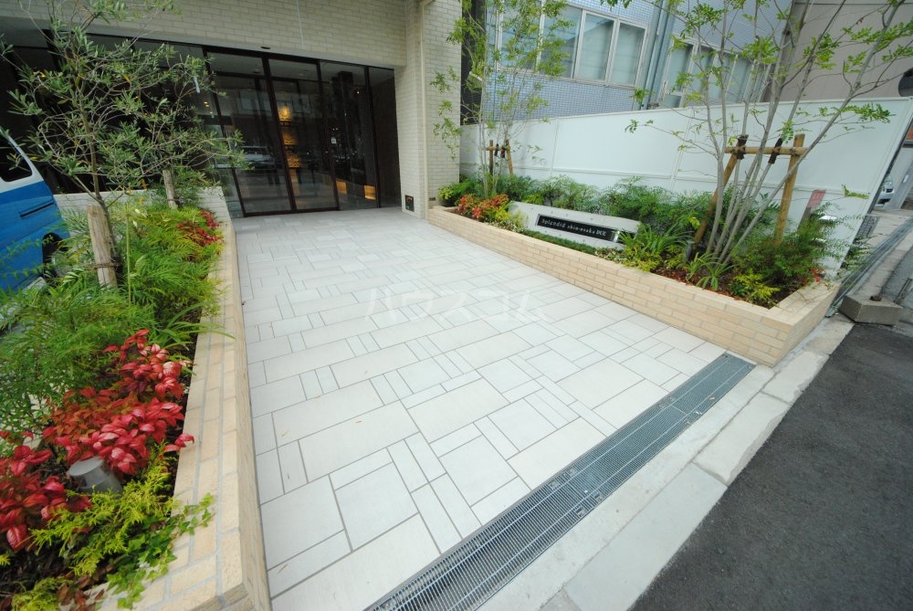 21/30 エントランス