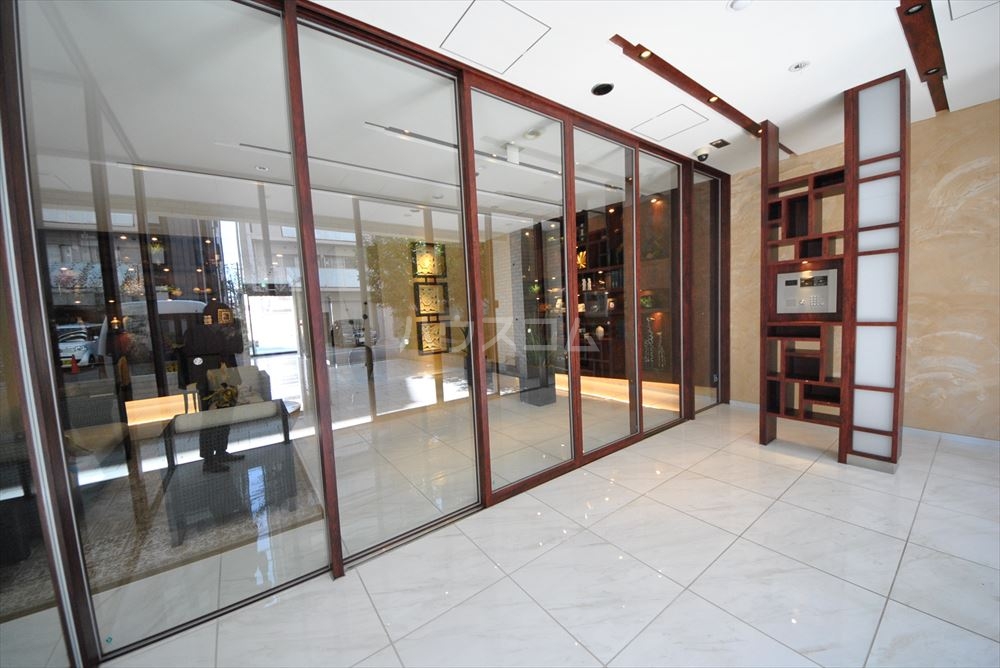 21/30 エントランス