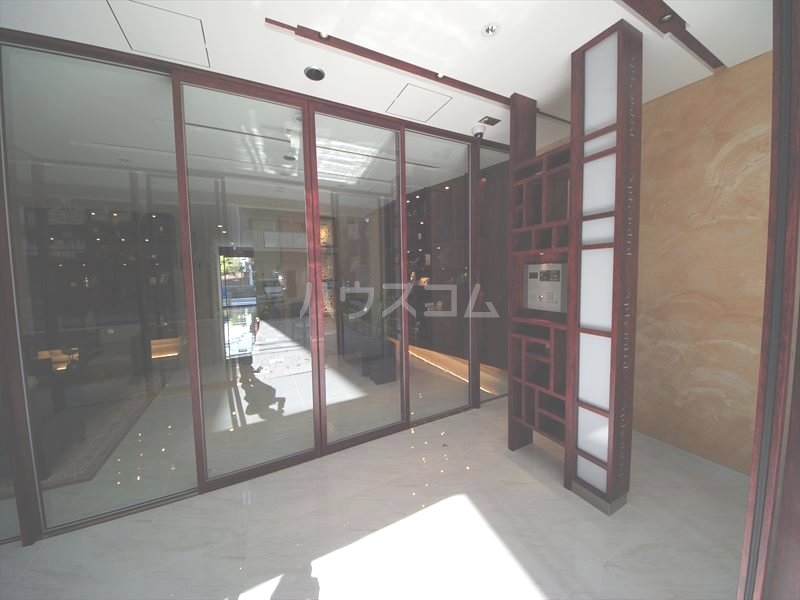 23/30 エントランス