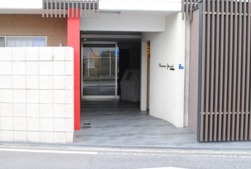 23/30 エントランス