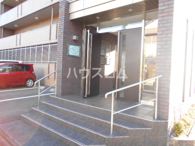 23/28 エントランス