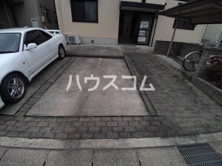 18/23 駐車場