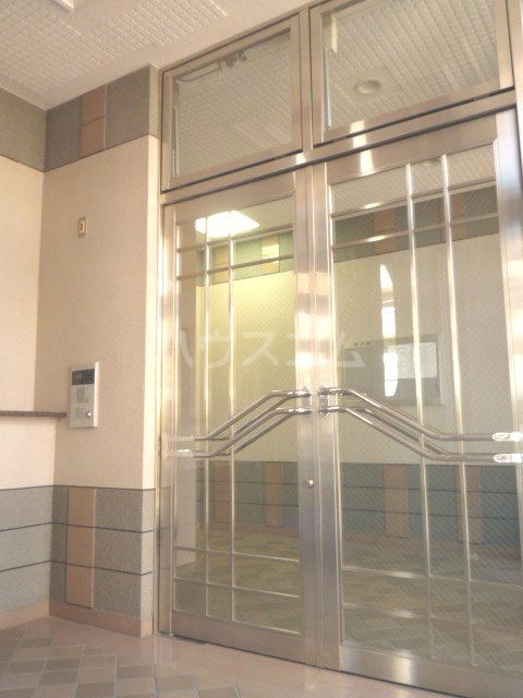 23/30 エントランス