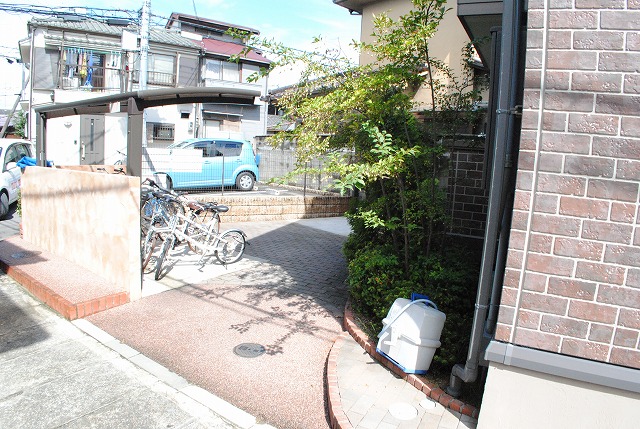 13/22 エントランス
