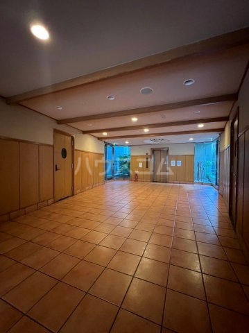 27/30 エントランス