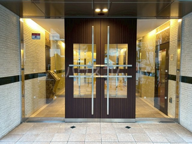 2/4 エントランス