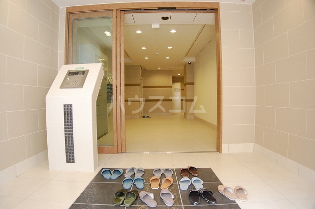 23/30 エントランス