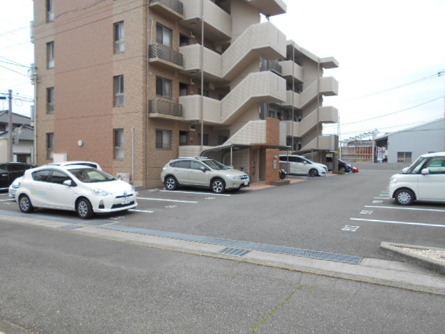 22/28 駐車場