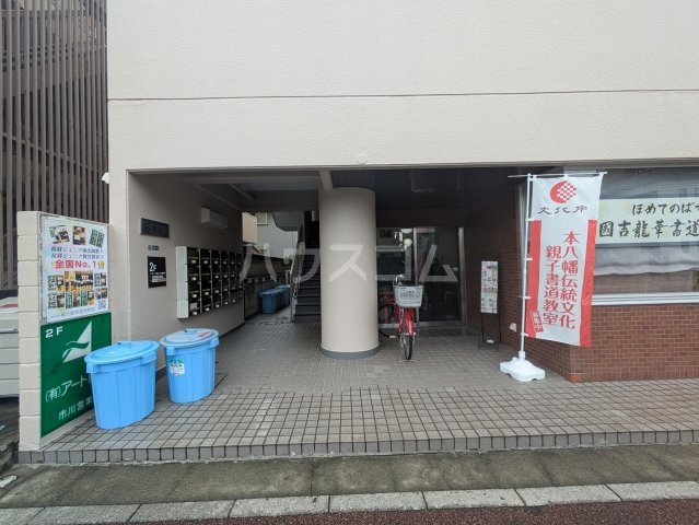 28/30 エントランス