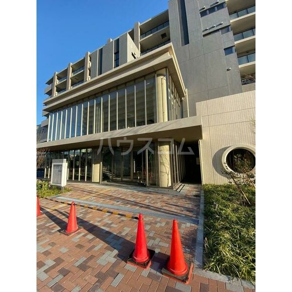 16/19 エントランス