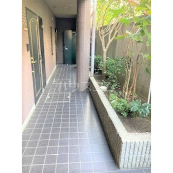 13/22 エントランス