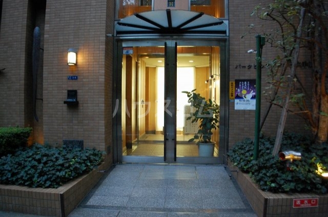 23/30 エントランス