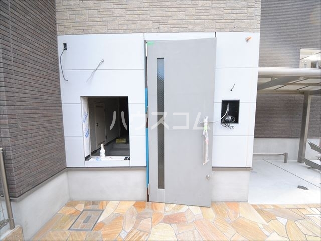 21/30 エントランス