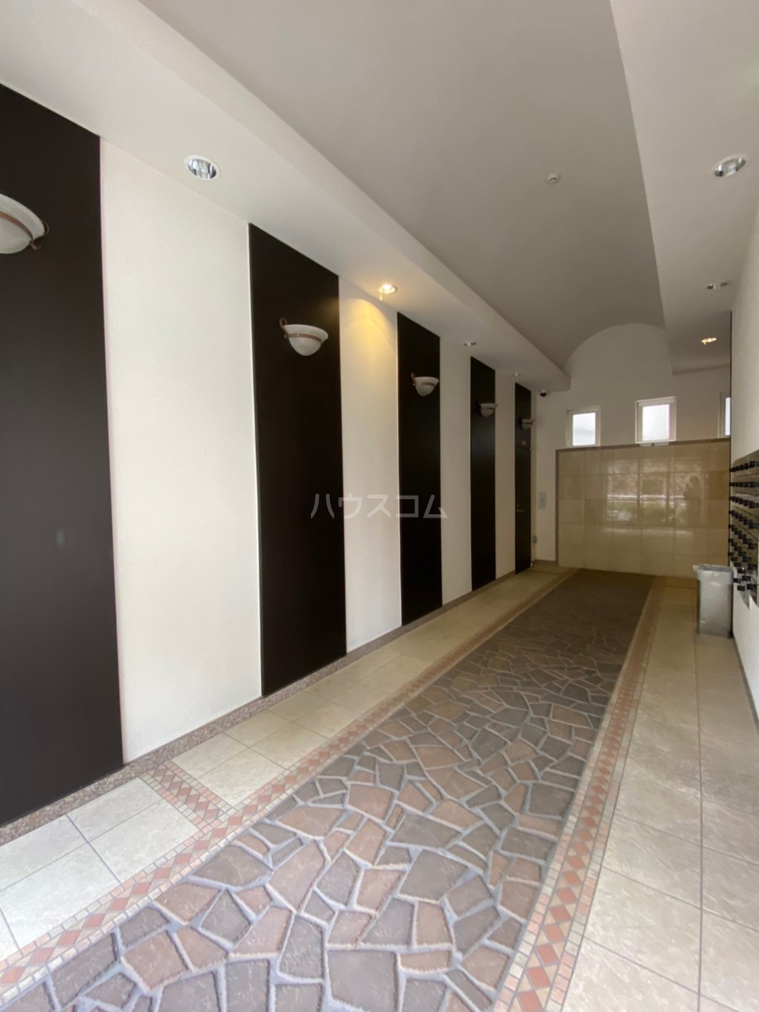 18/28 エントランス