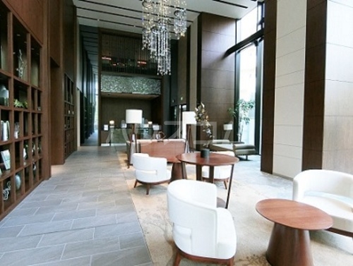 27/30 エントランス