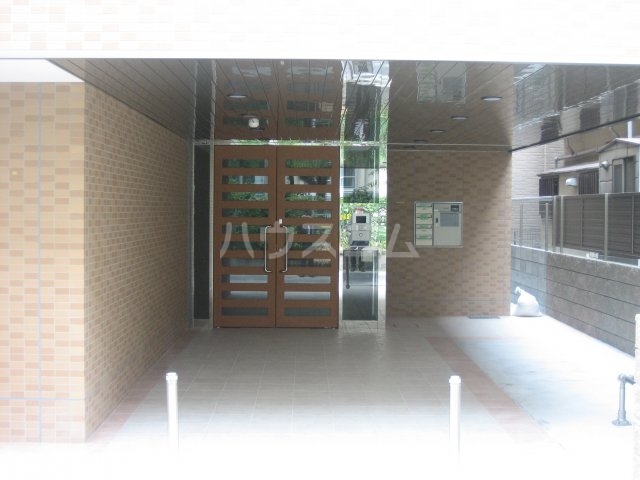 16/26 エントランス