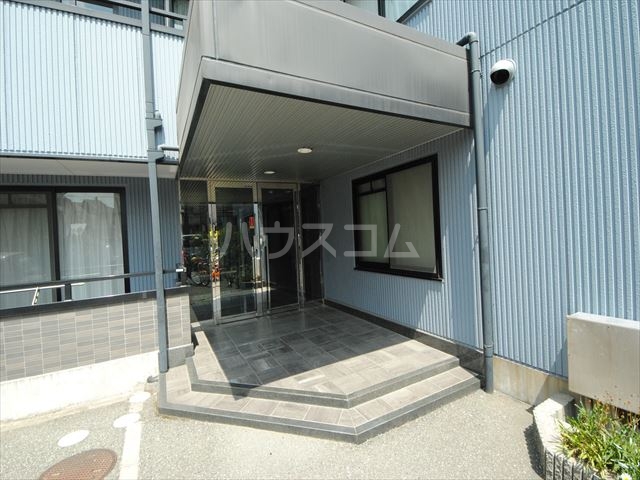 27/30 エントランス