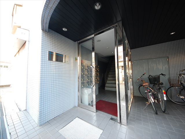 18/28 エントランス