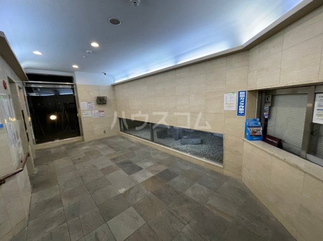 24/30 エントランス