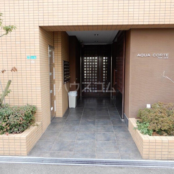 15/15 エントランス