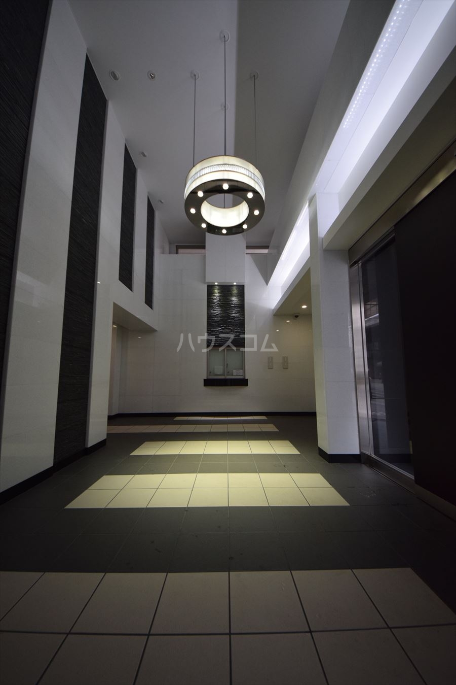 21/30 エントランス