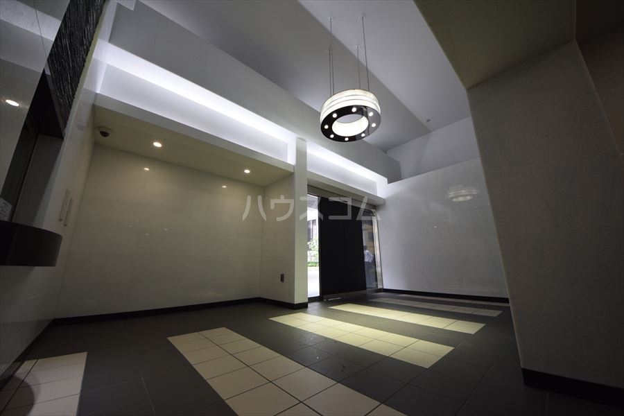 24/30 エントランス