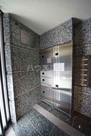 23/30 エントランス