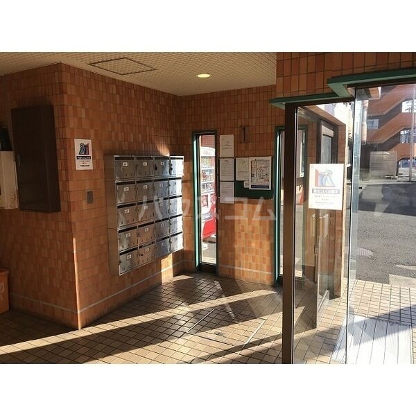 14/23 エントランス