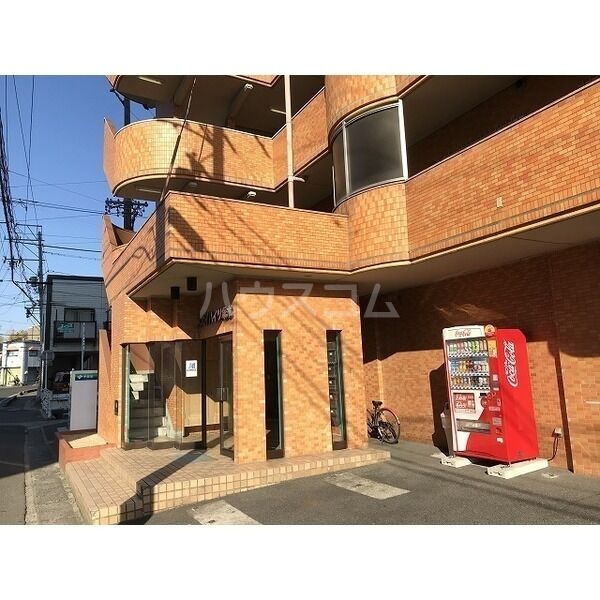 15/23 エントランス