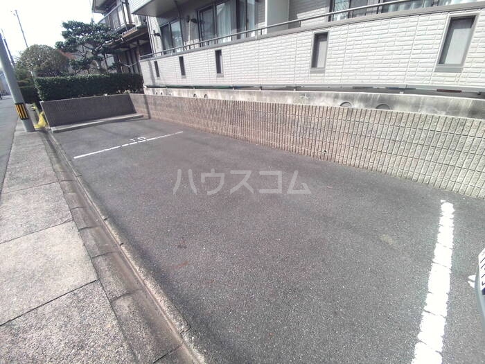 18/23 駐車場