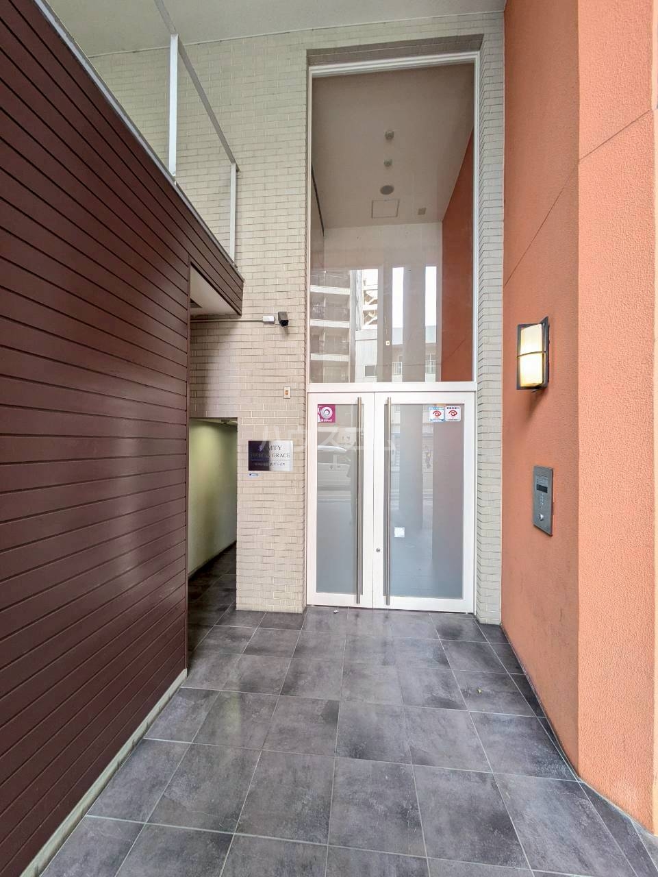 22/30 エントランス