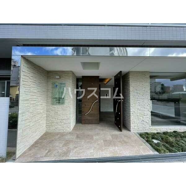 18/27 エントランス