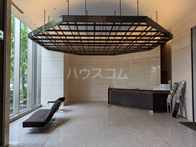 28/30 エントランス